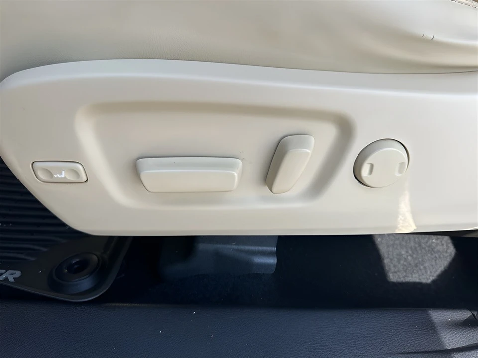 2018 Toyota Highlander - Image 10 of 12