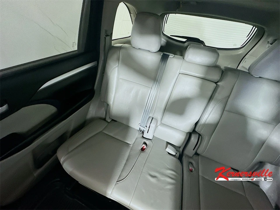 2018 Toyota Highlander - Image 12 of 21