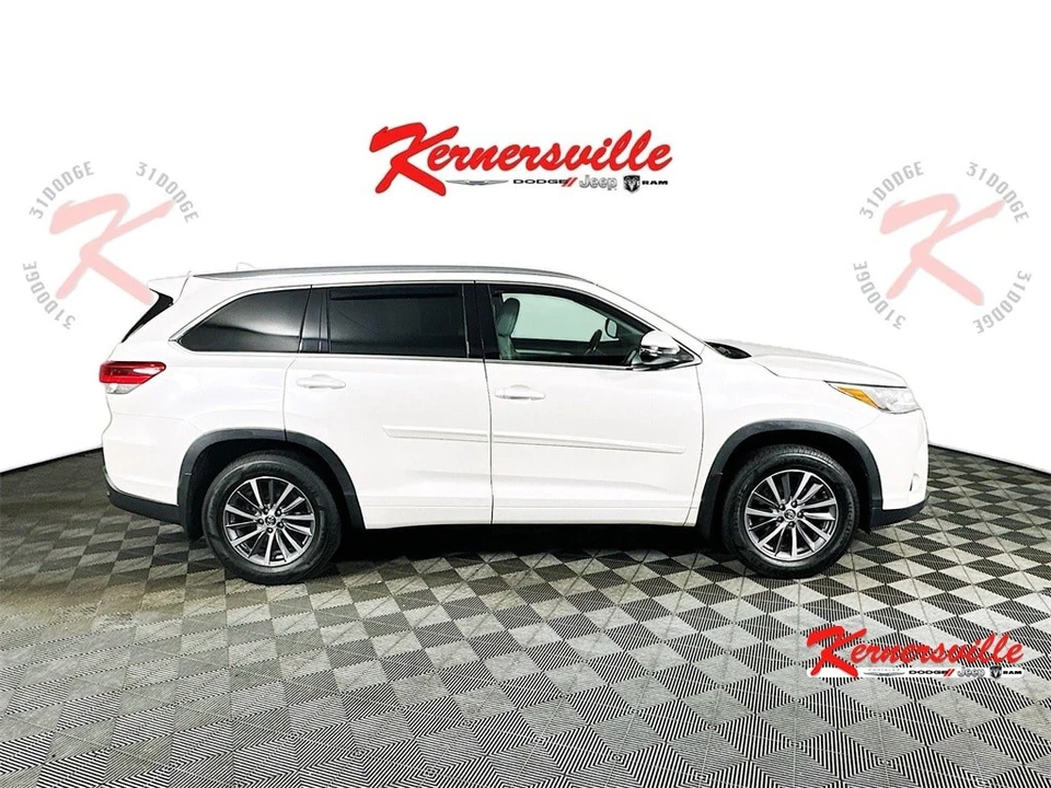 2018 Toyota Highlander - Image 8 of 21