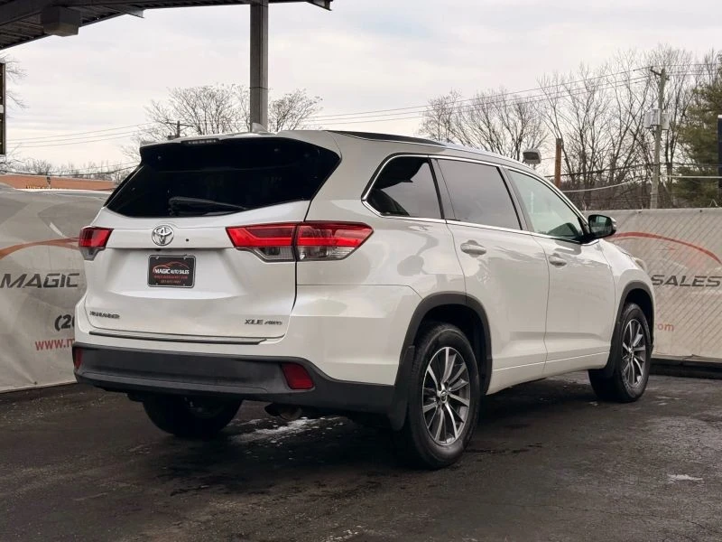 2018 Toyota Highlander - Image 9 of 12
