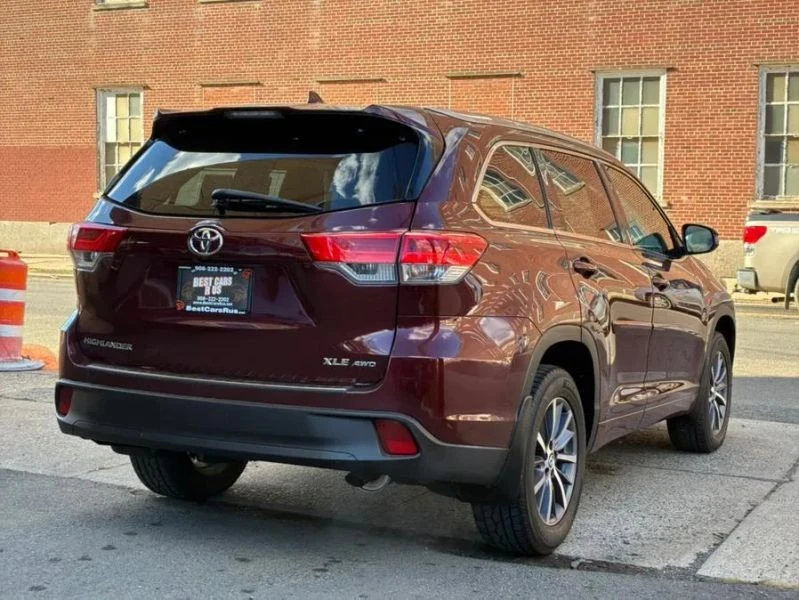 2018 Toyota Highlander - Image 4 of 12