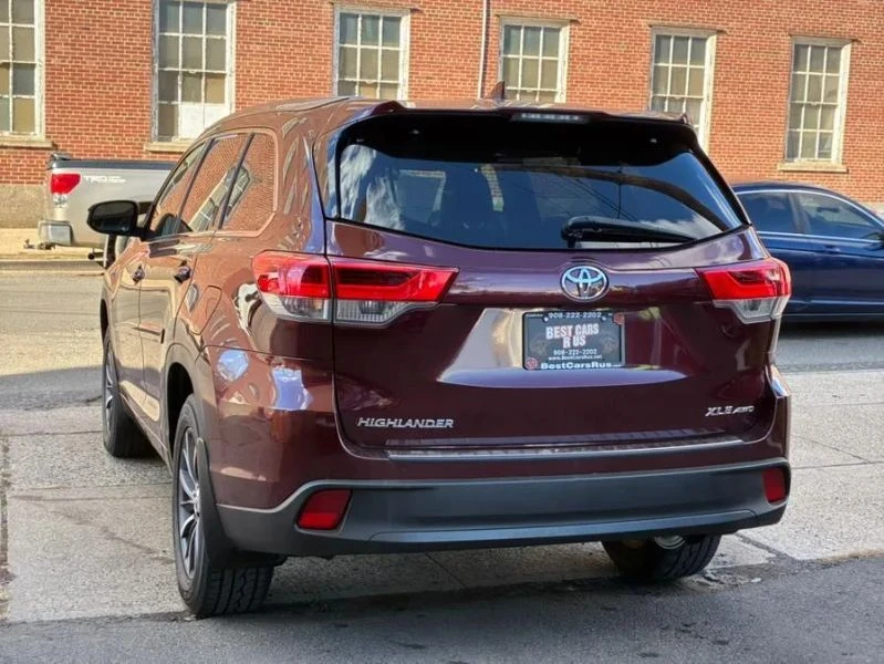 2018 Toyota Highlander - Image 6 of 12