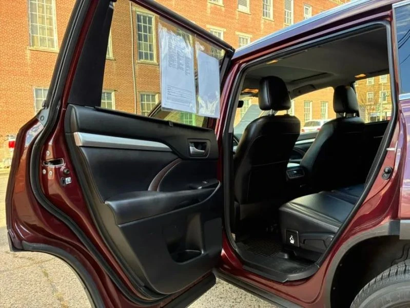 2018 Toyota Highlander - Image 11 of 12