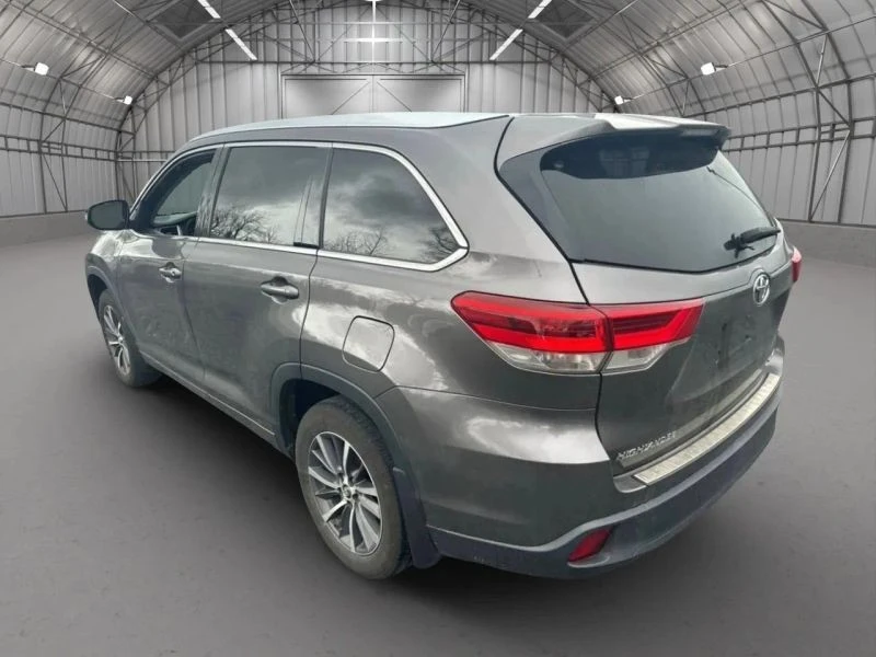 2018 Toyota Highlander - Image 7 of 10