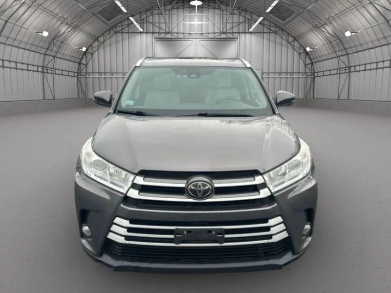 2018 Toyota Highlander - Image 2 of 10
