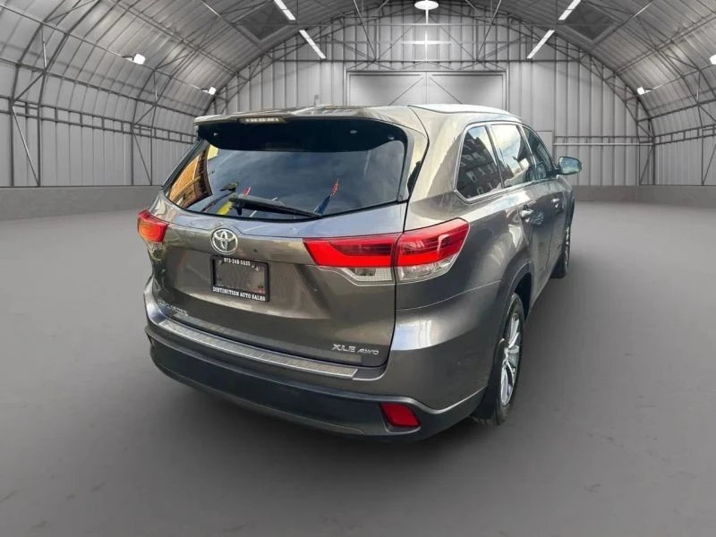 2018 Toyota Highlander - Image 4 of 12