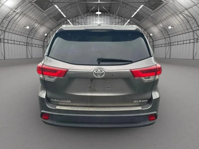 2018 Toyota Highlander - Image 6 of 10