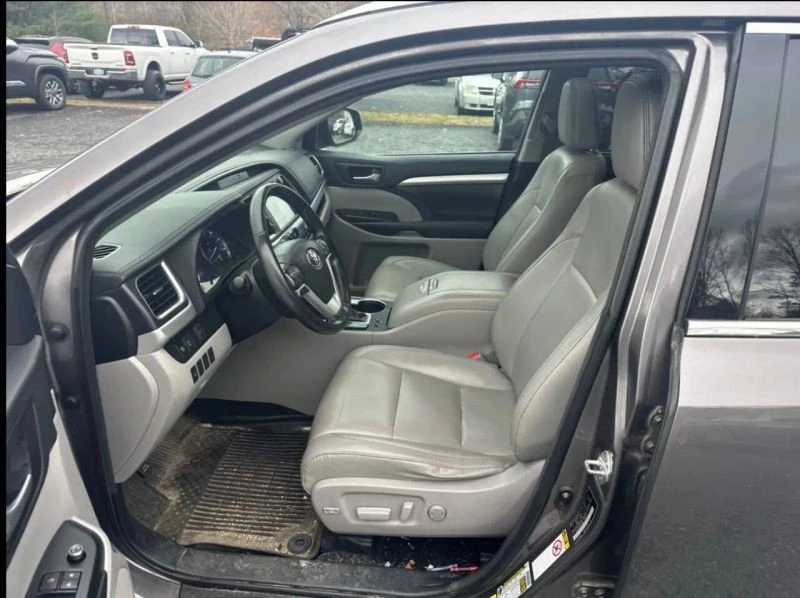 2018 Toyota Highlander - Image 8 of 10
