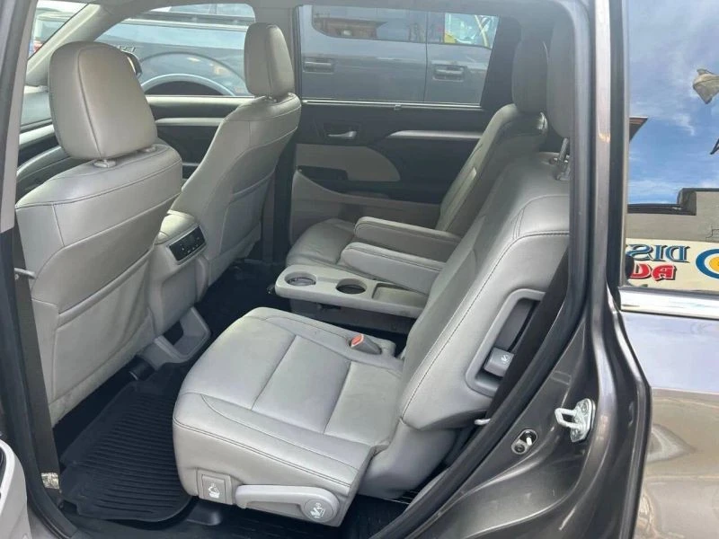 2018 Toyota Highlander - Image 9 of 12