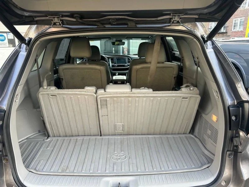 2018 Toyota Highlander - Image 11 of 12