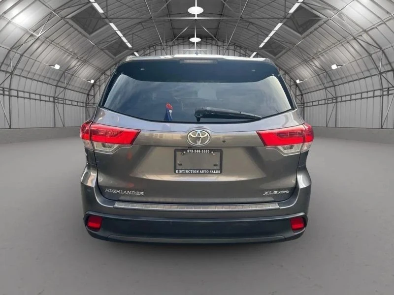 2018 Toyota Highlander - Image 5 of 12