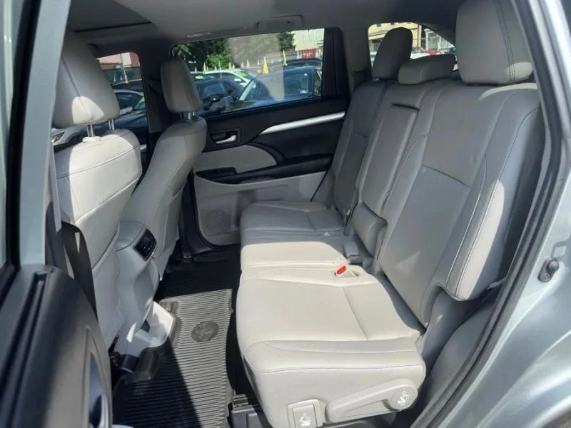 2018 Toyota Highlander - Image 11 of 12