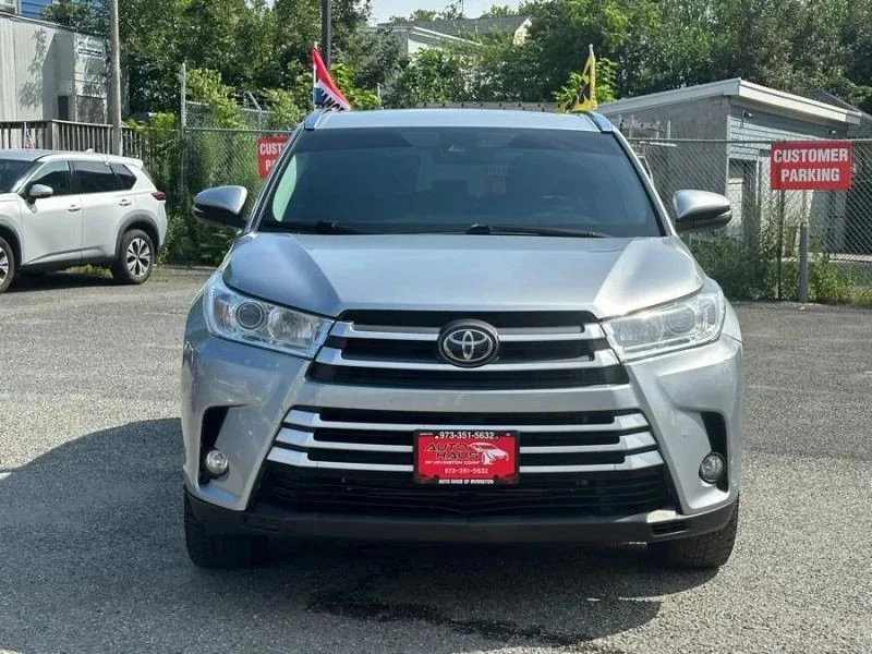 2018 Toyota Highlander - Image 2 of 12