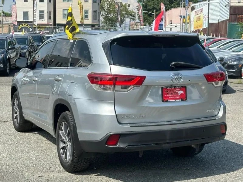 2018 Toyota Highlander - Image 6 of 12