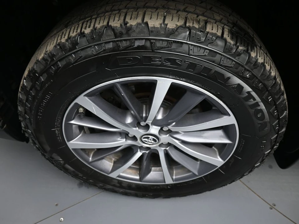 2018 Toyota Highlander - Image 14 of 21