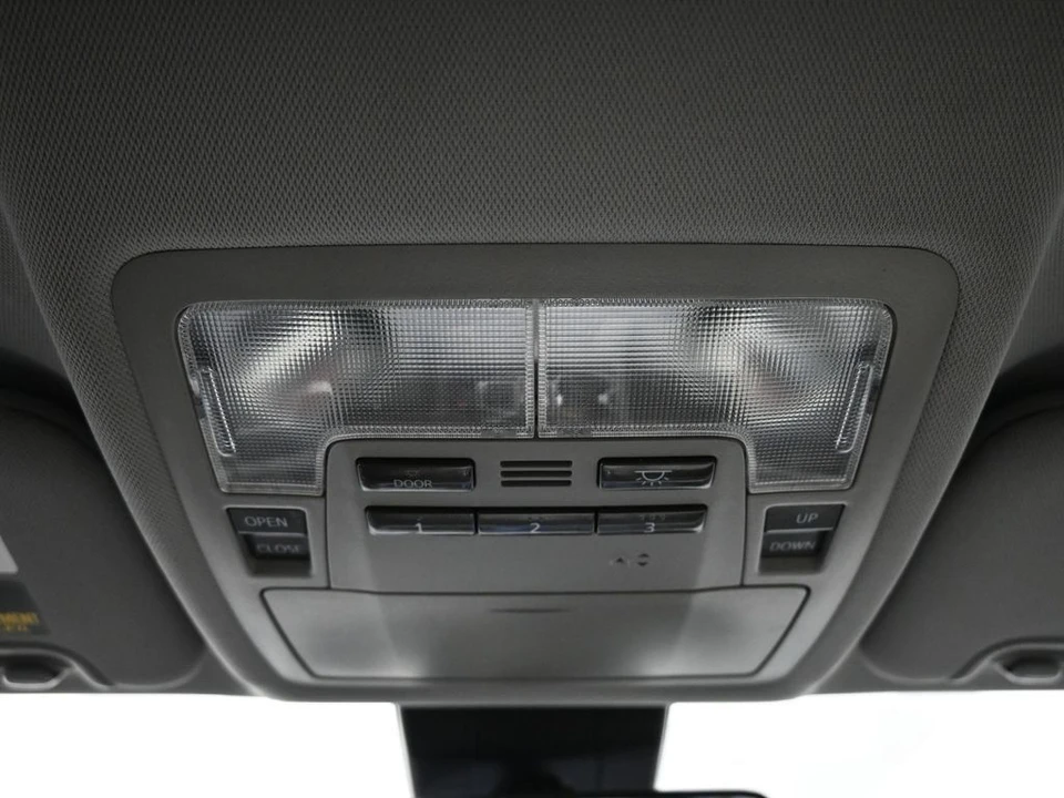 2018 Toyota Highlander - Image 17 of 21