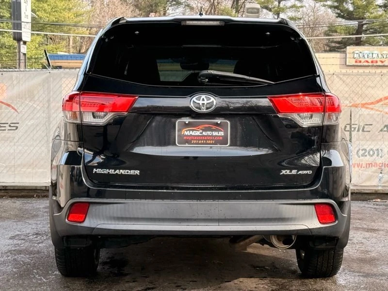 2018 Toyota Highlander - Image 10 of 12