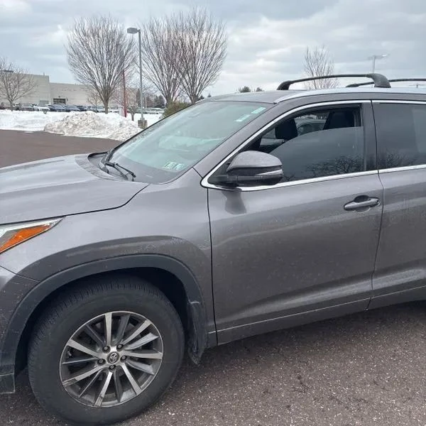 2018 Toyota Highlander - Image 2 of 12