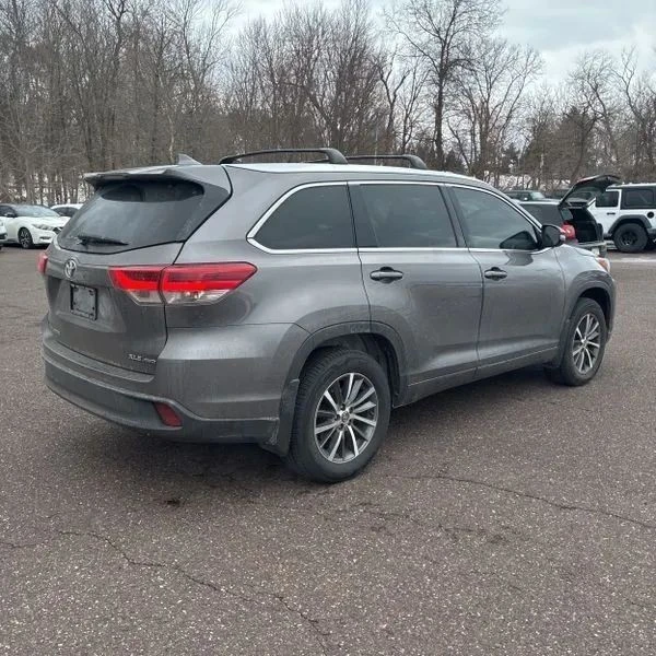 2018 Toyota Highlander - Image 8 of 12
