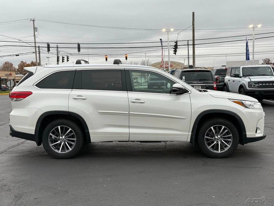 2018 Toyota Highlander - Image 2 of 12