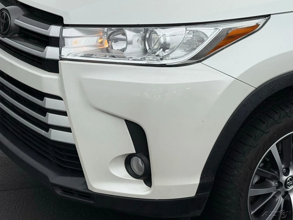 2018 Toyota Highlander - Image 9 of 12