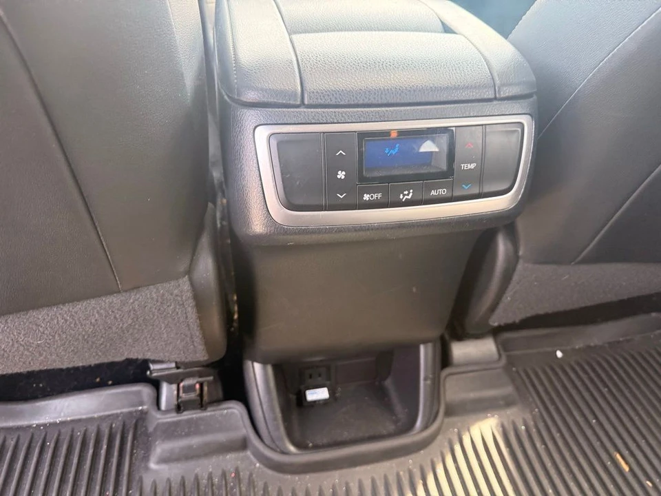 2018 Toyota Highlander - Image 19 of 21