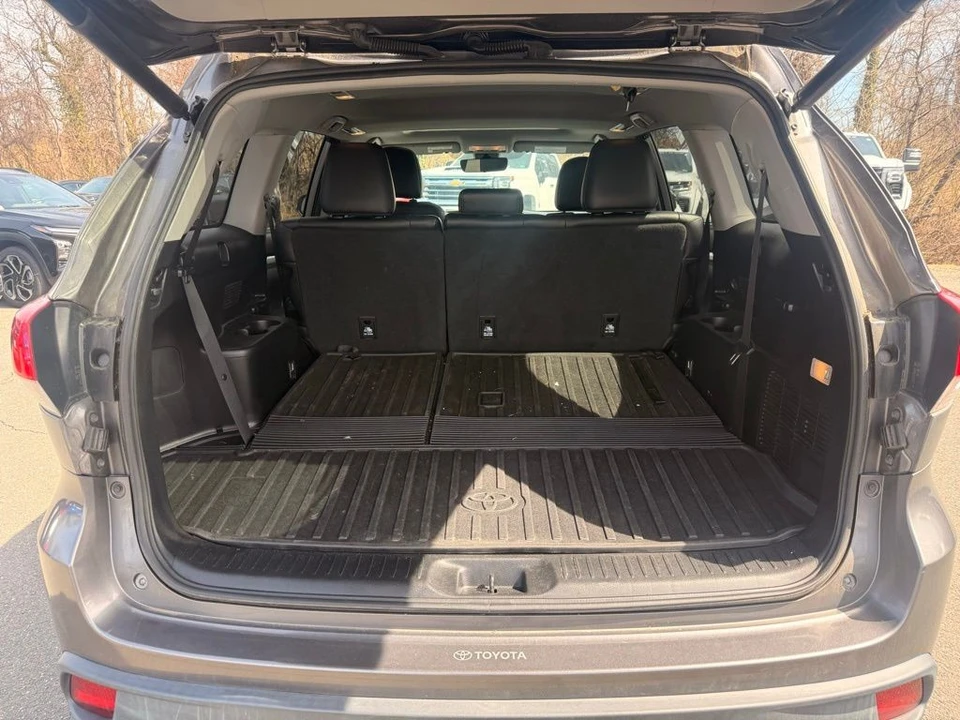2018 Toyota Highlander - Image 10 of 21