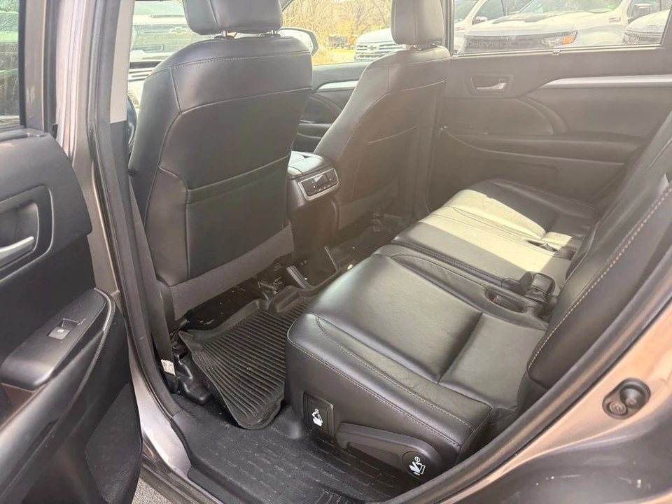 2018 Toyota Highlander - Image 18 of 21
