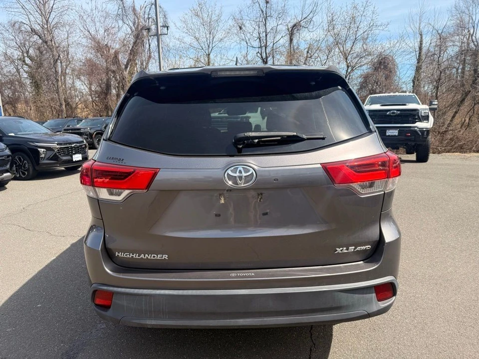 2018 Toyota Highlander - Image 8 of 21