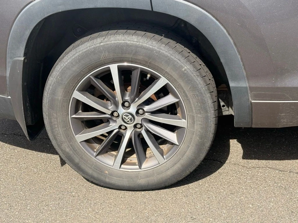 2018 Toyota Highlander - Image 14 of 21
