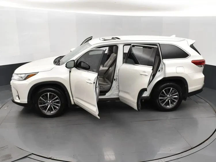 2018 Toyota Highlander - Image 7 of 12