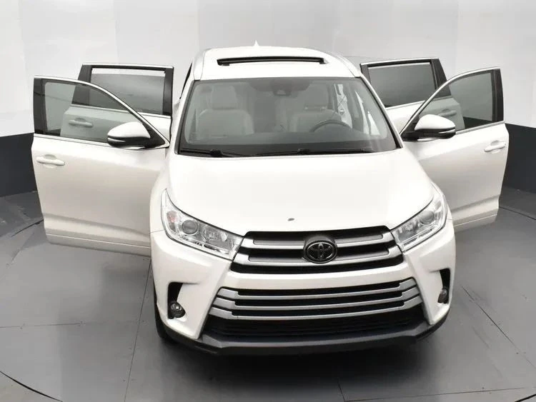 2018 Toyota Highlander - Image 10 of 12