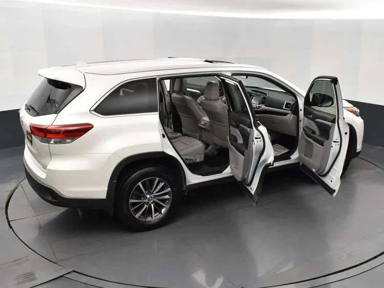 2018 Toyota Highlander - Image 6 of 12