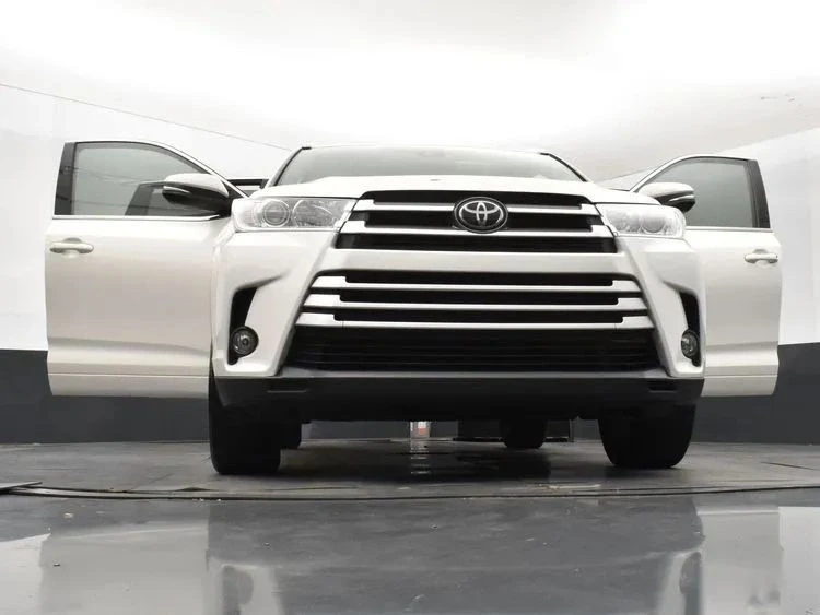 2018 Toyota Highlander - Image 11 of 12