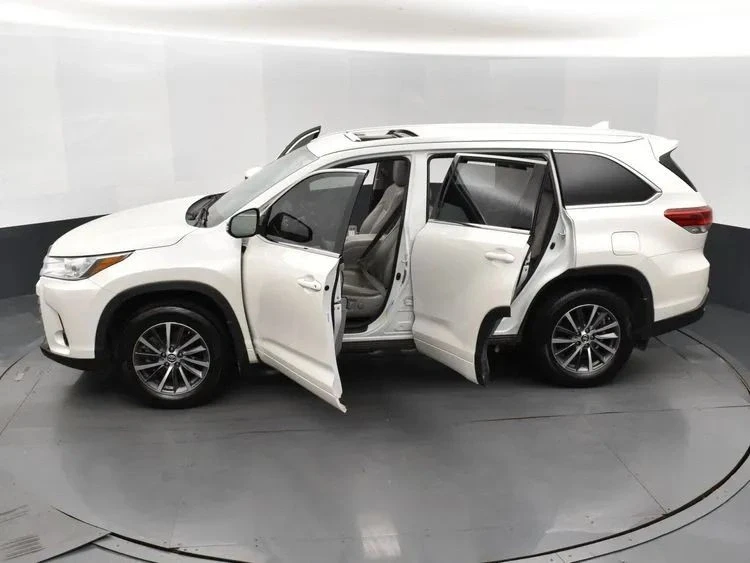 2018 Toyota Highlander - Image 7 of 12