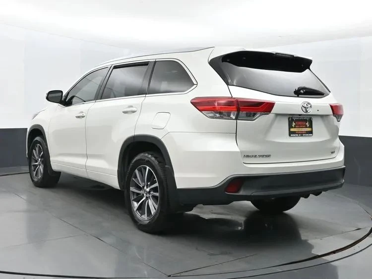 2018 Toyota Highlander - Image 9 of 12