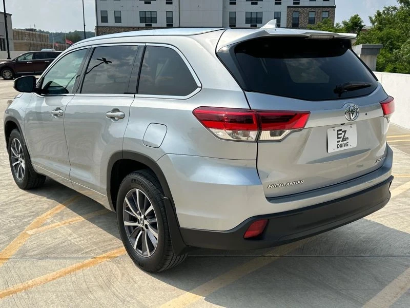 2018 Toyota Highlander - Image 8 of 12