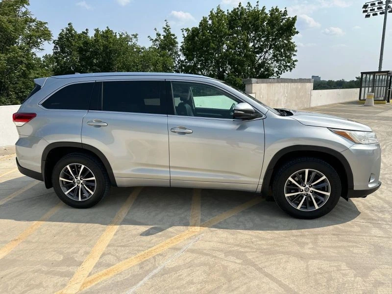 2018 Toyota Highlander - Image 2 of 12