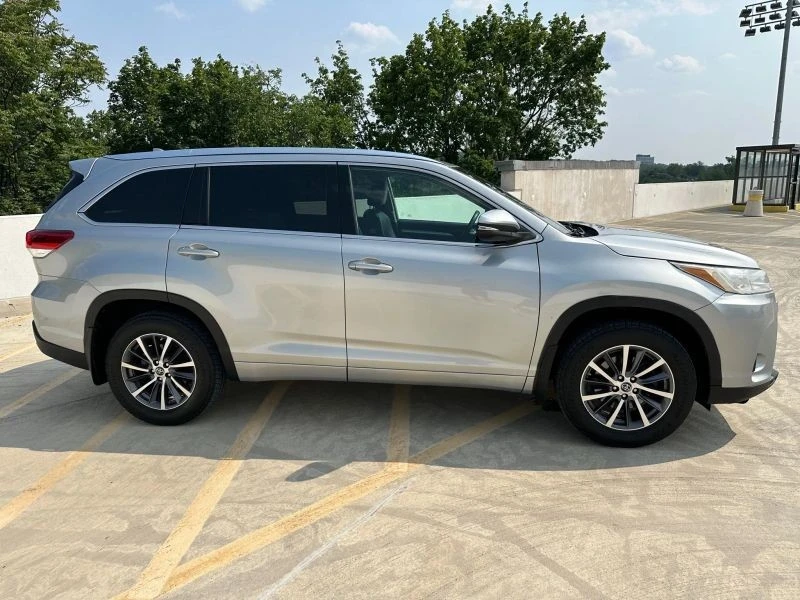 2018 Toyota Highlander - Image 2 of 12