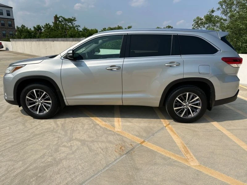 2018 Toyota Highlander - Image 9 of 12