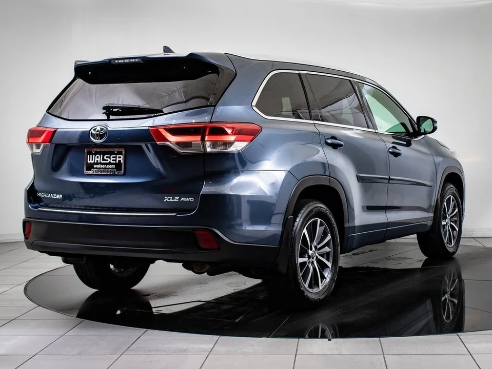 2018 Toyota Highlander - Image 10 of 21