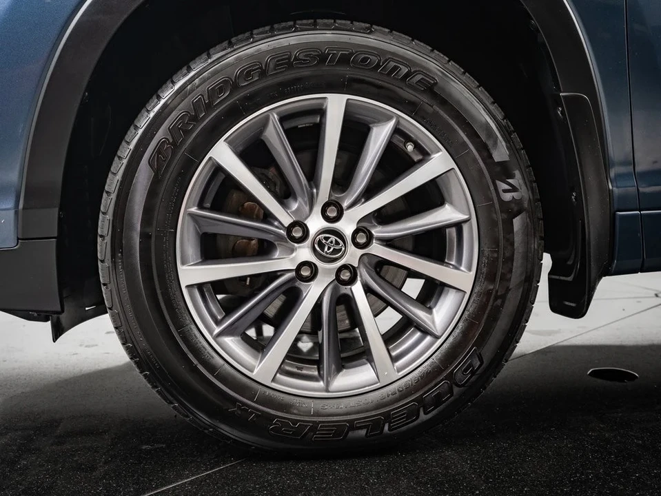 2018 Toyota Highlander - Image 13 of 21