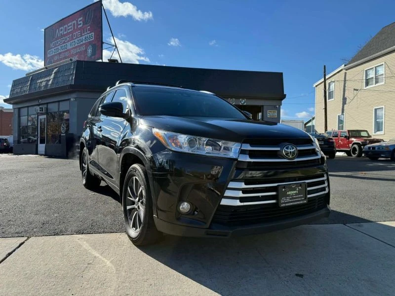 2018 Toyota Highlander - Image 8 of 12