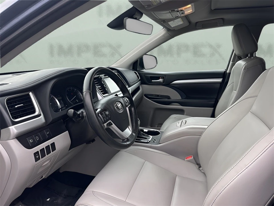 2018 Toyota Highlander - Image 9 of 12