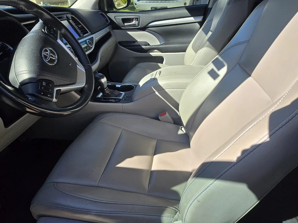 2018 Toyota Highlander - Image 7 of 9