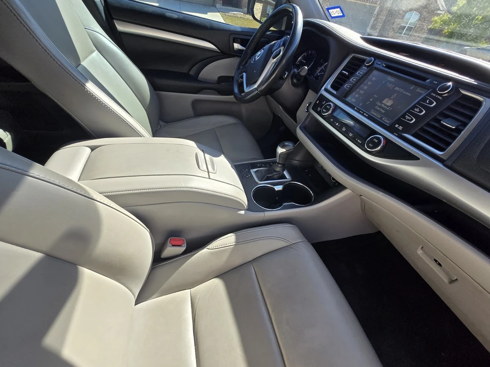 2018 Toyota Highlander - Image 6 of 9