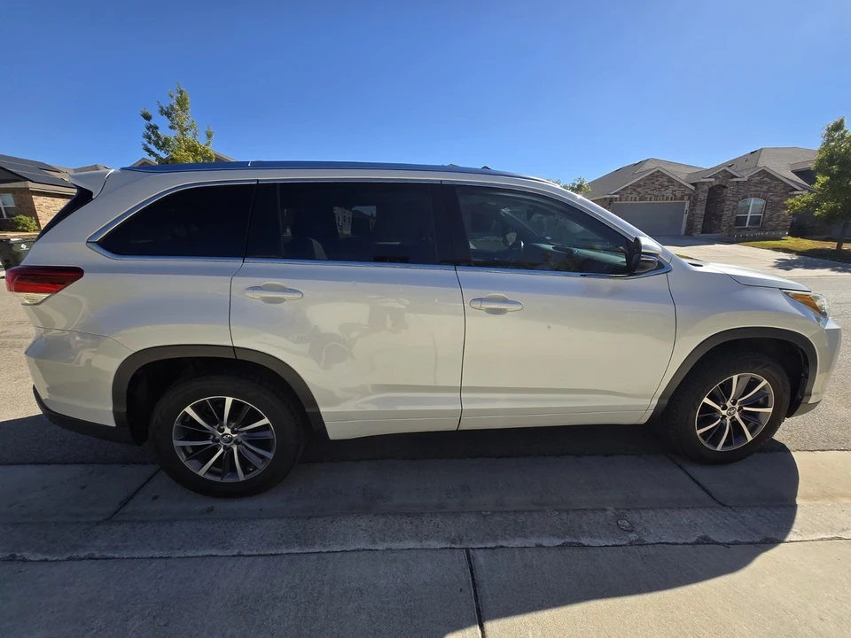 2018 Toyota Highlander - Image 3 of 9