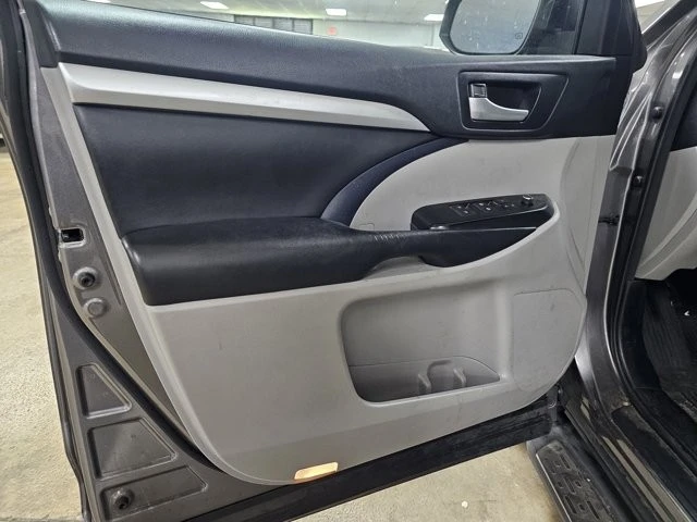 2018 Toyota Highlander - Image 9 of 12