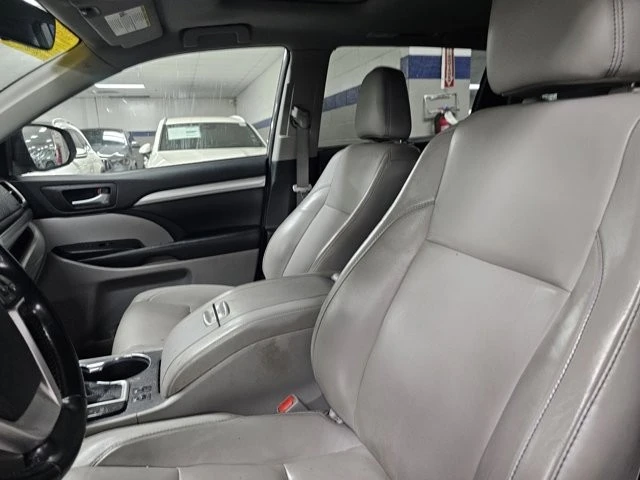 2018 Toyota Highlander - Image 5 of 12