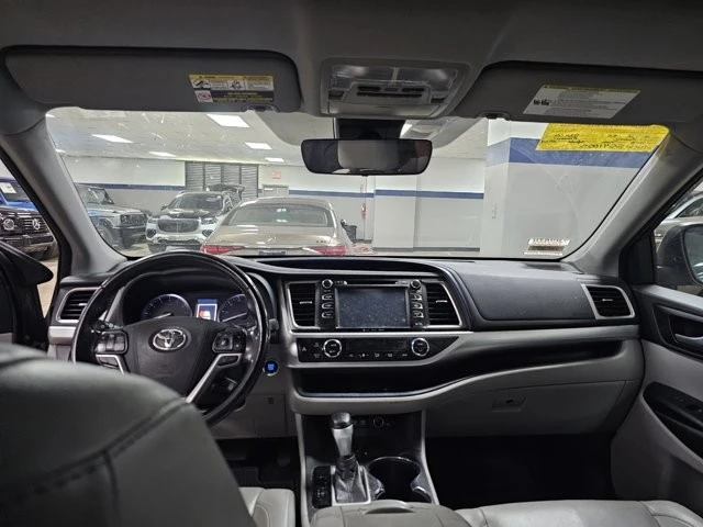 2018 Toyota Highlander - Image 8 of 12